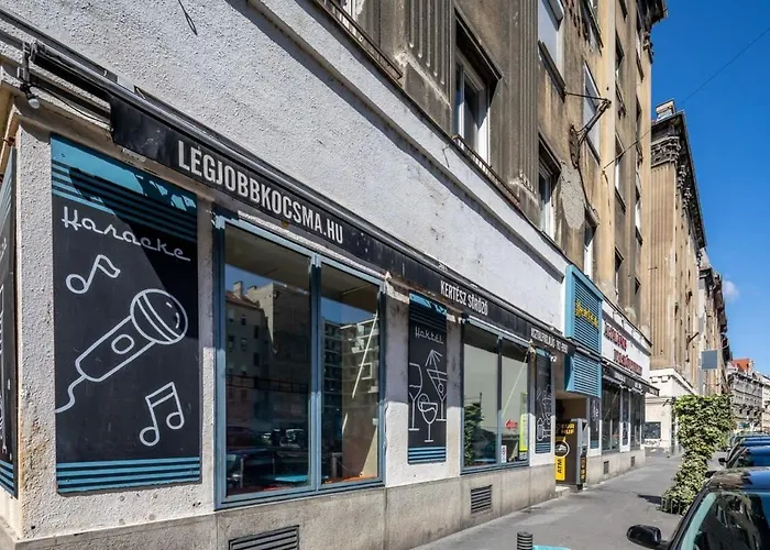 Very Charming - New - Будапешт