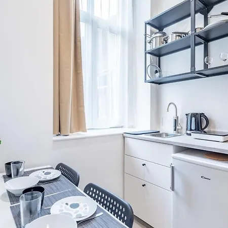 Very Charming - New - * Budapest