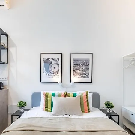 Very Charming - New - * Budapest