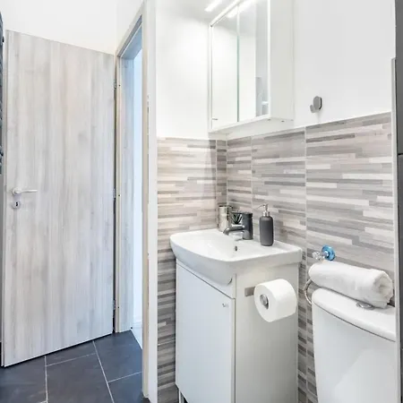 Very Charming - New - Budapest