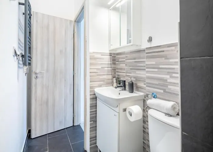 Very Charming - New - Budapesta