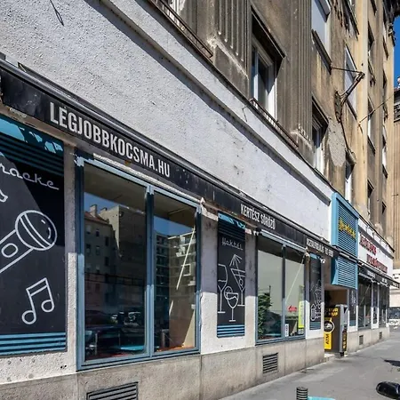 Very Charming - New - Boedapest