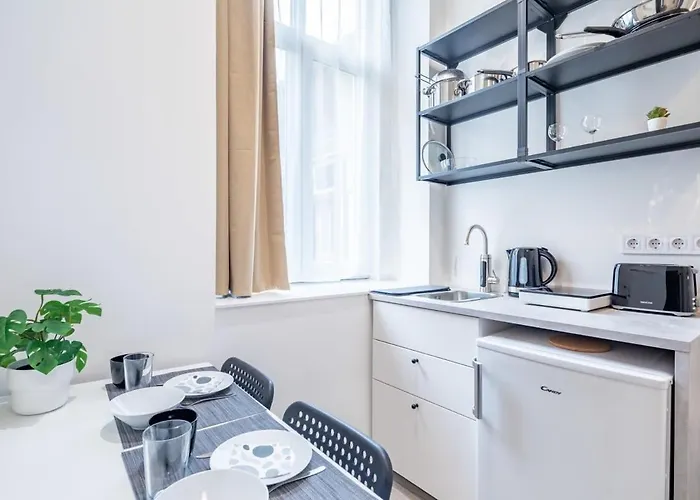 Very Charming - New - * Budapest